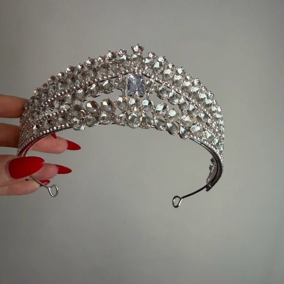 Elegant Silver Crystal Headband Tiara Crown with sparkly rhinestones, new